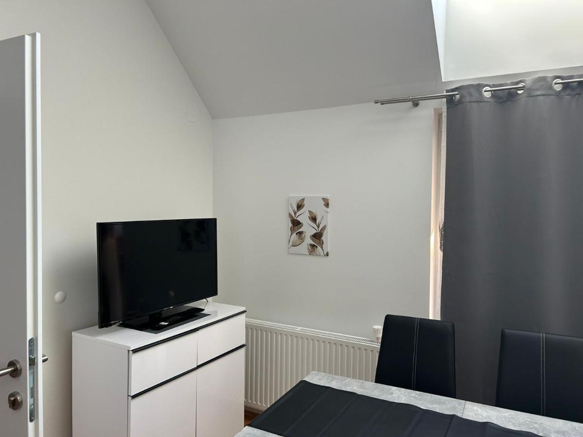 Paky Appartements 00323 Bruck an der Leitha Exteriör bild